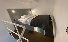 Lift Hotel Boutiqe